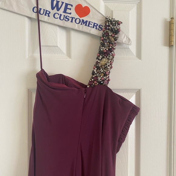 One shoulder plum evening gown with beaded strap - Picture 5 of 7